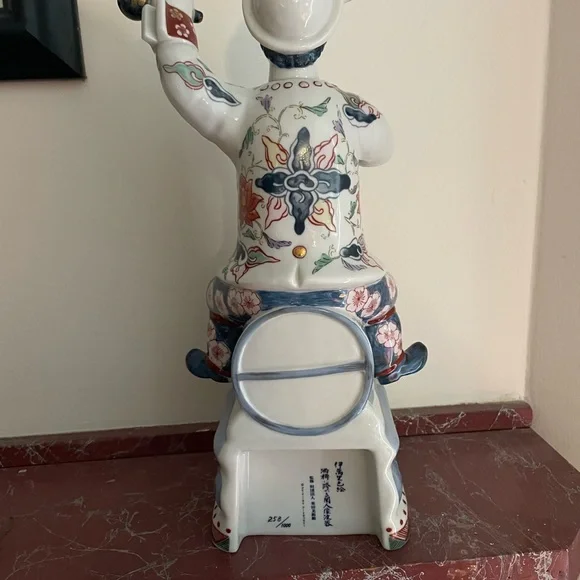 Imari ware Dutch man sitting on a barrel - Picture 4 of 7